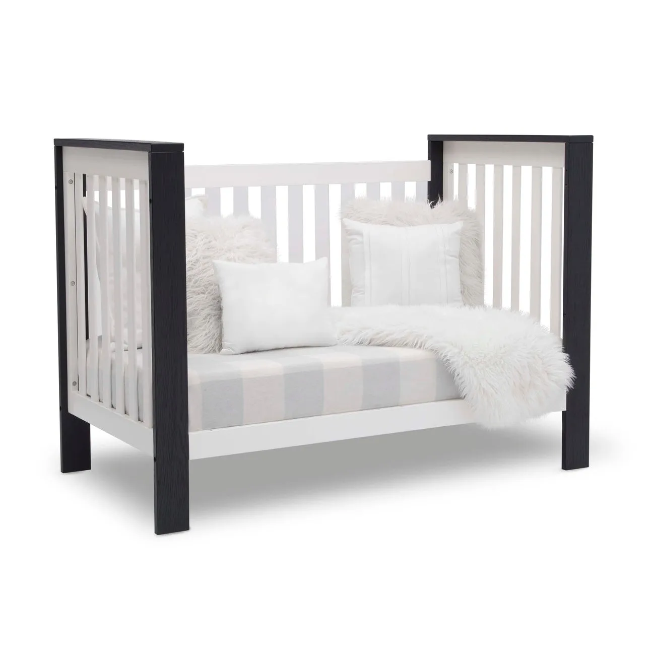 Delta Miles 4-in-1 Convertible Crib